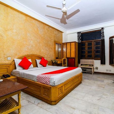 Rahul Palace By Golden Tree Near Metro Station And Ajmal Khan Market Új-Delhi Kültér fotó