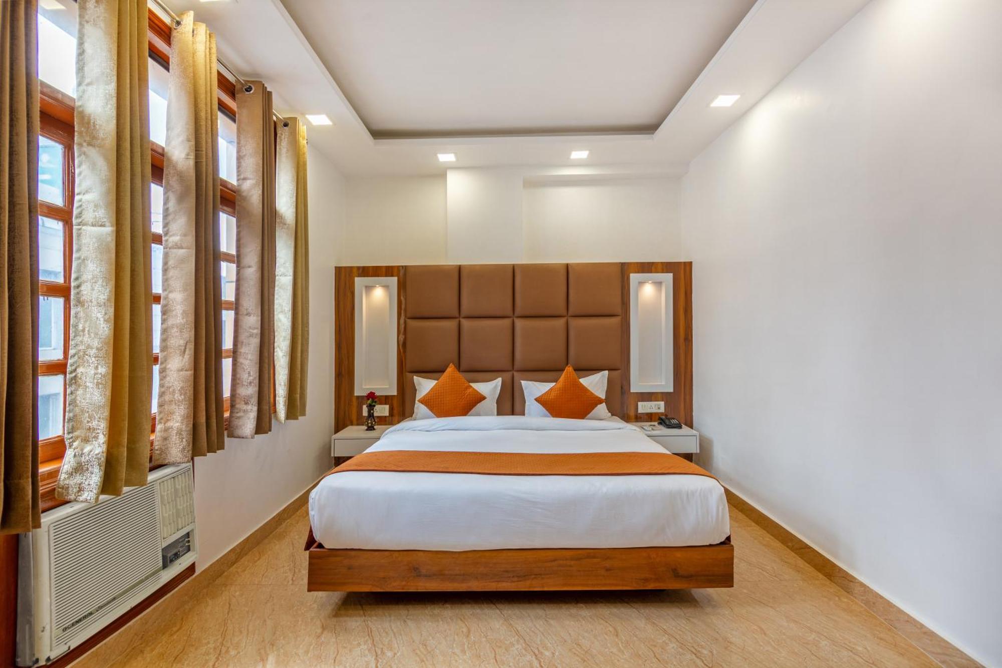 Rahul Palace By Golden Tree Near Metro Station And Ajmal Khan Market Új-Delhi Kültér fotó