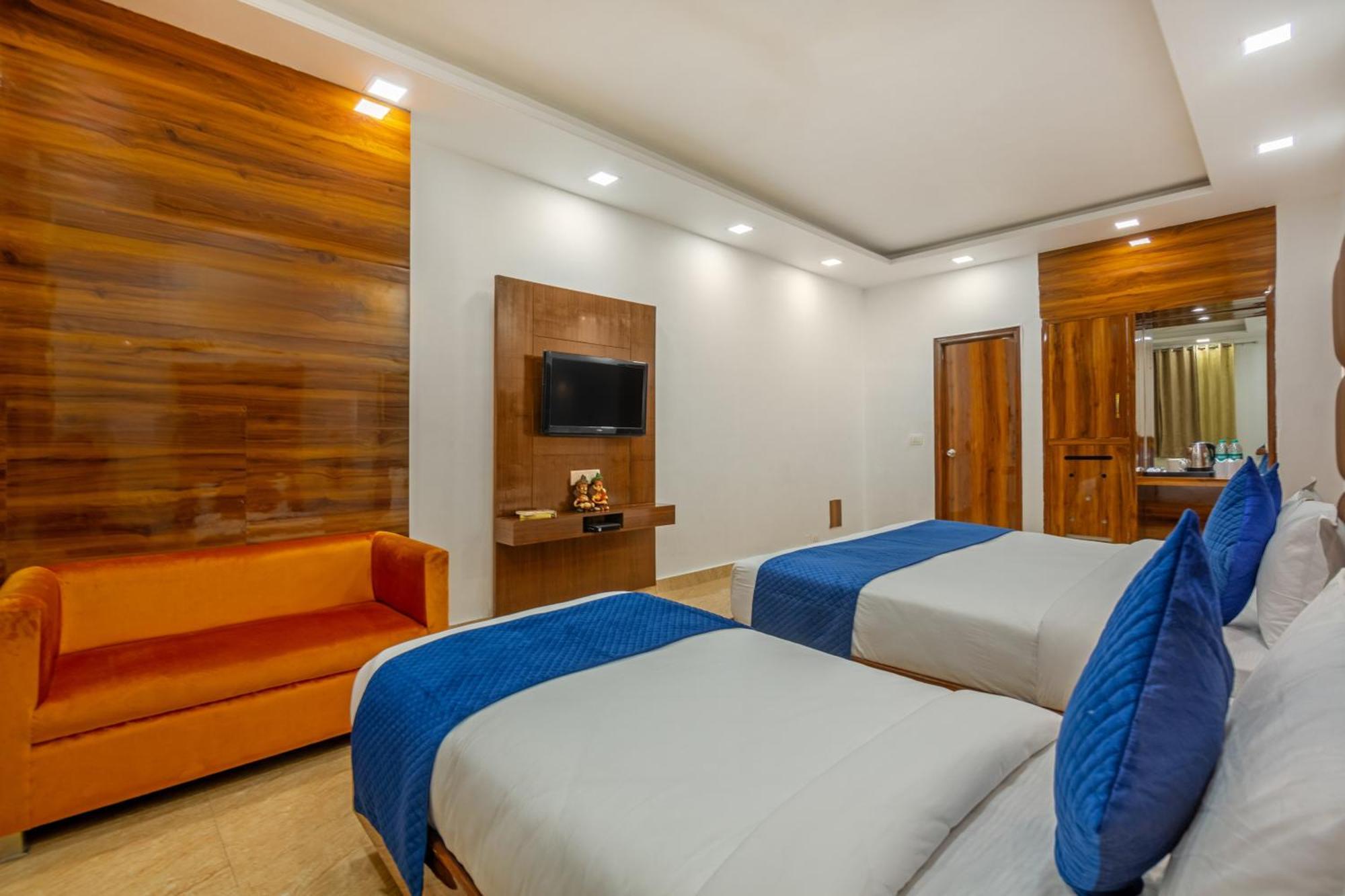 Rahul Palace By Golden Tree Near Metro Station And Ajmal Khan Market Új-Delhi Kültér fotó