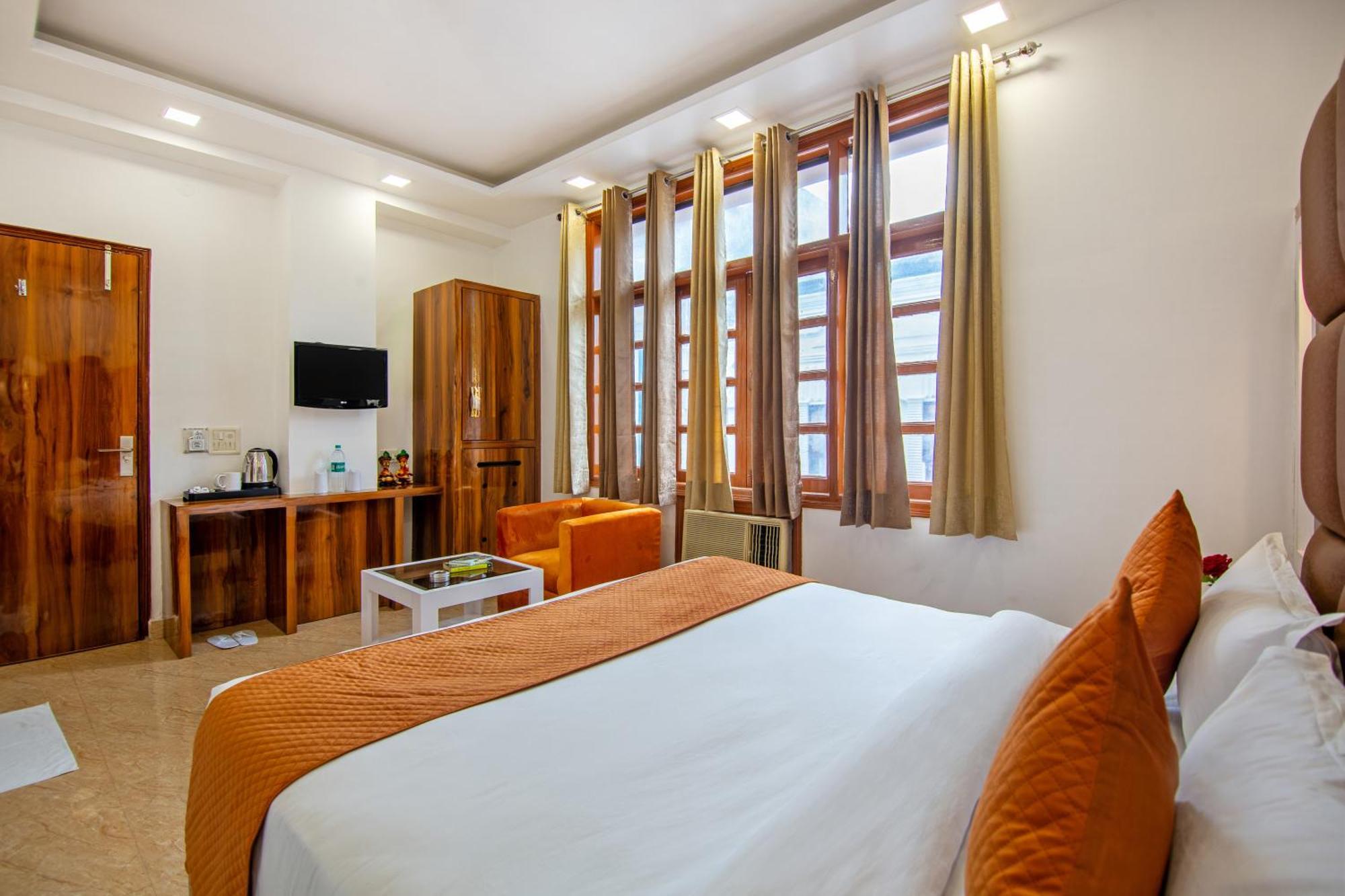 Rahul Palace By Golden Tree Near Metro Station And Ajmal Khan Market Új-Delhi Kültér fotó