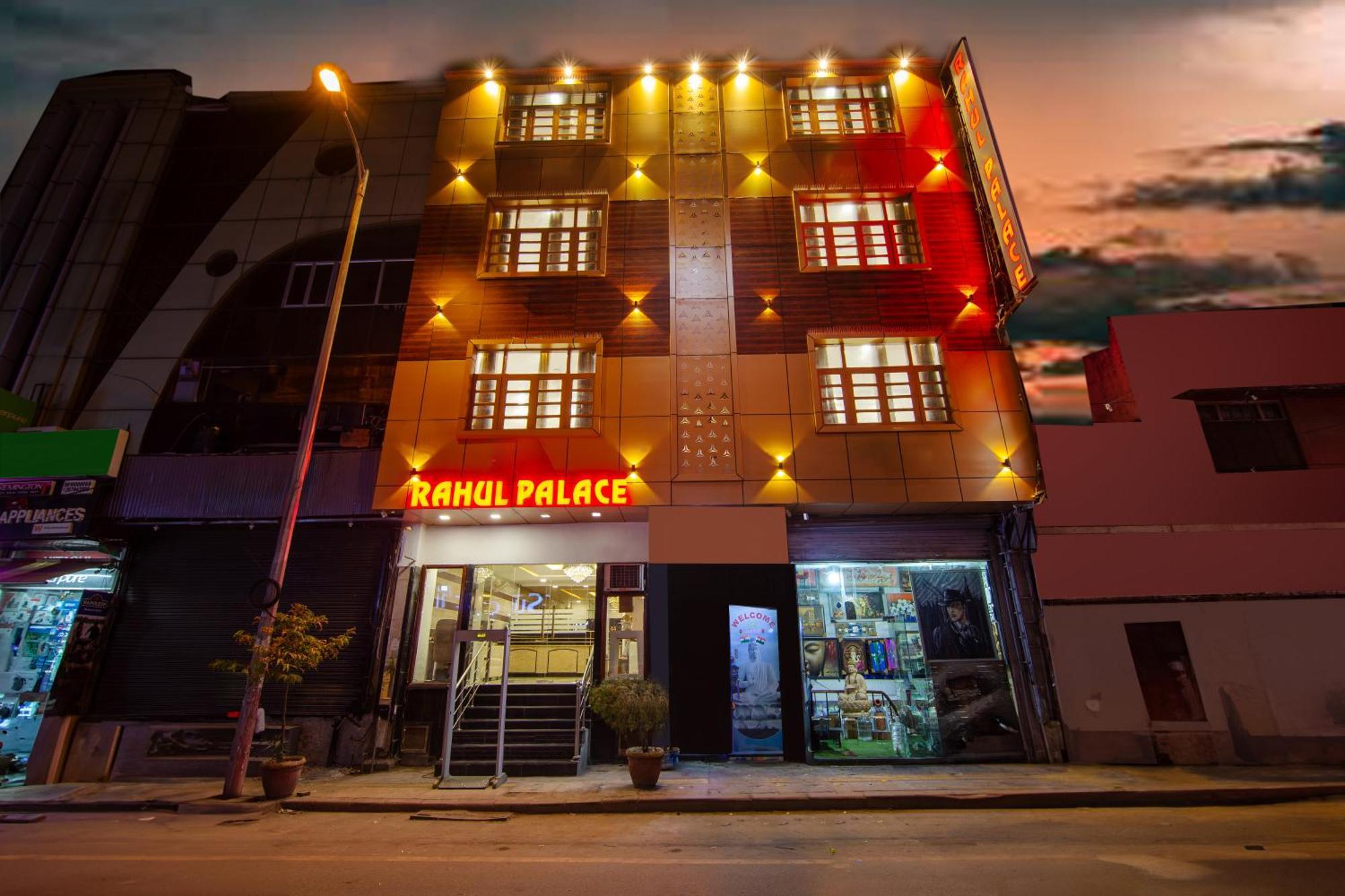 Rahul Palace By Golden Tree Near Metro Station And Ajmal Khan Market Új-Delhi Kültér fotó