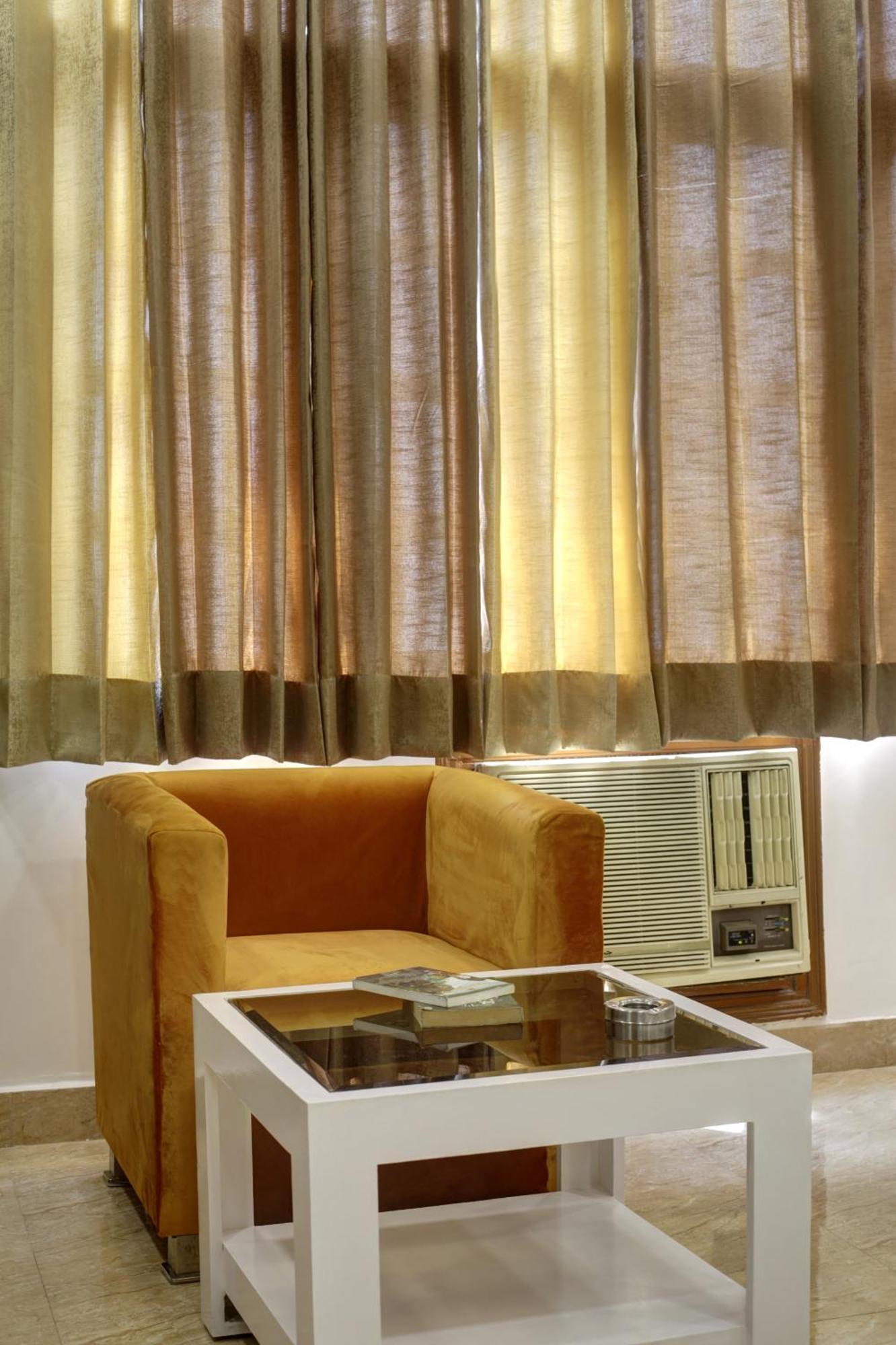 Rahul Palace By Golden Tree Near Metro Station And Ajmal Khan Market Új-Delhi Kültér fotó