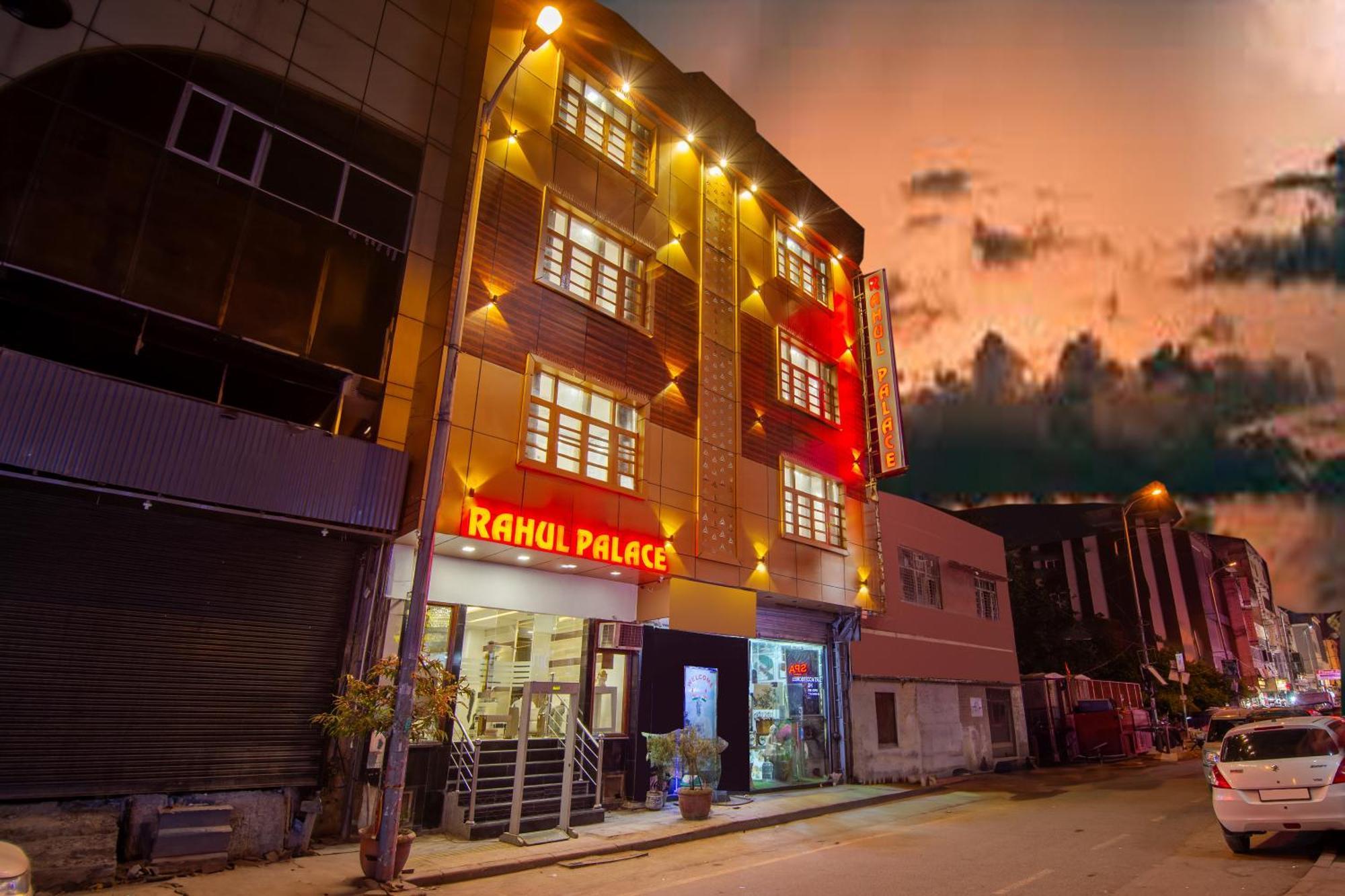 Rahul Palace By Golden Tree Near Metro Station And Ajmal Khan Market Új-Delhi Kültér fotó