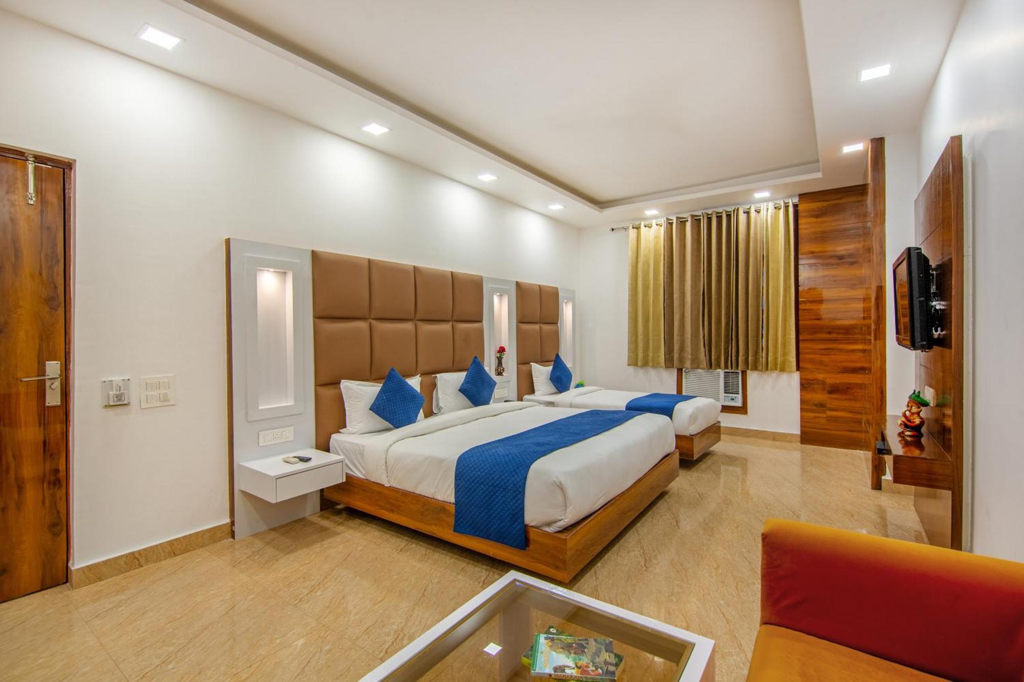 Rahul Palace By Golden Tree Near Metro Station And Ajmal Khan Market Új-Delhi Kültér fotó