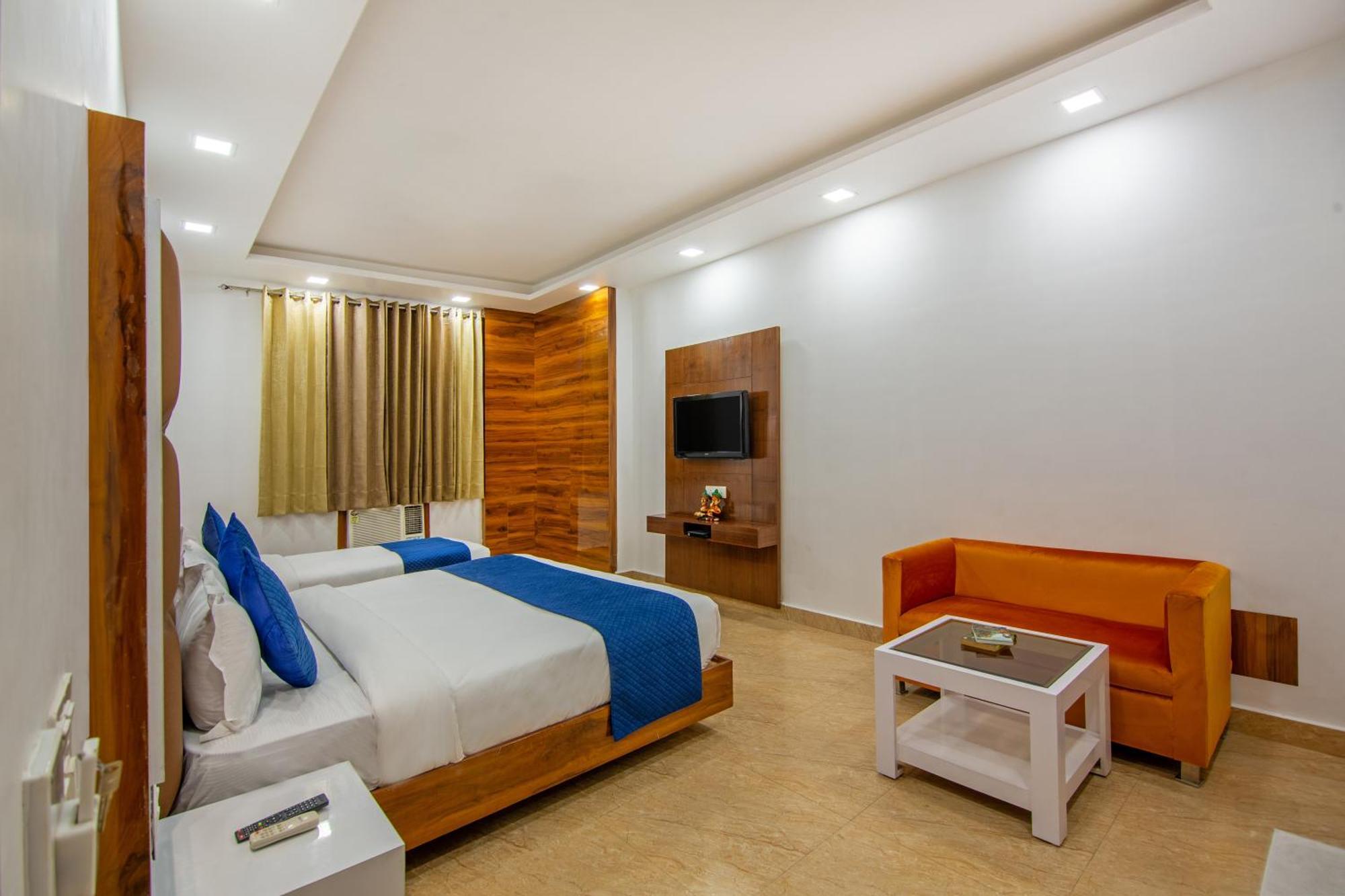 Rahul Palace By Golden Tree Near Metro Station And Ajmal Khan Market Új-Delhi Kültér fotó