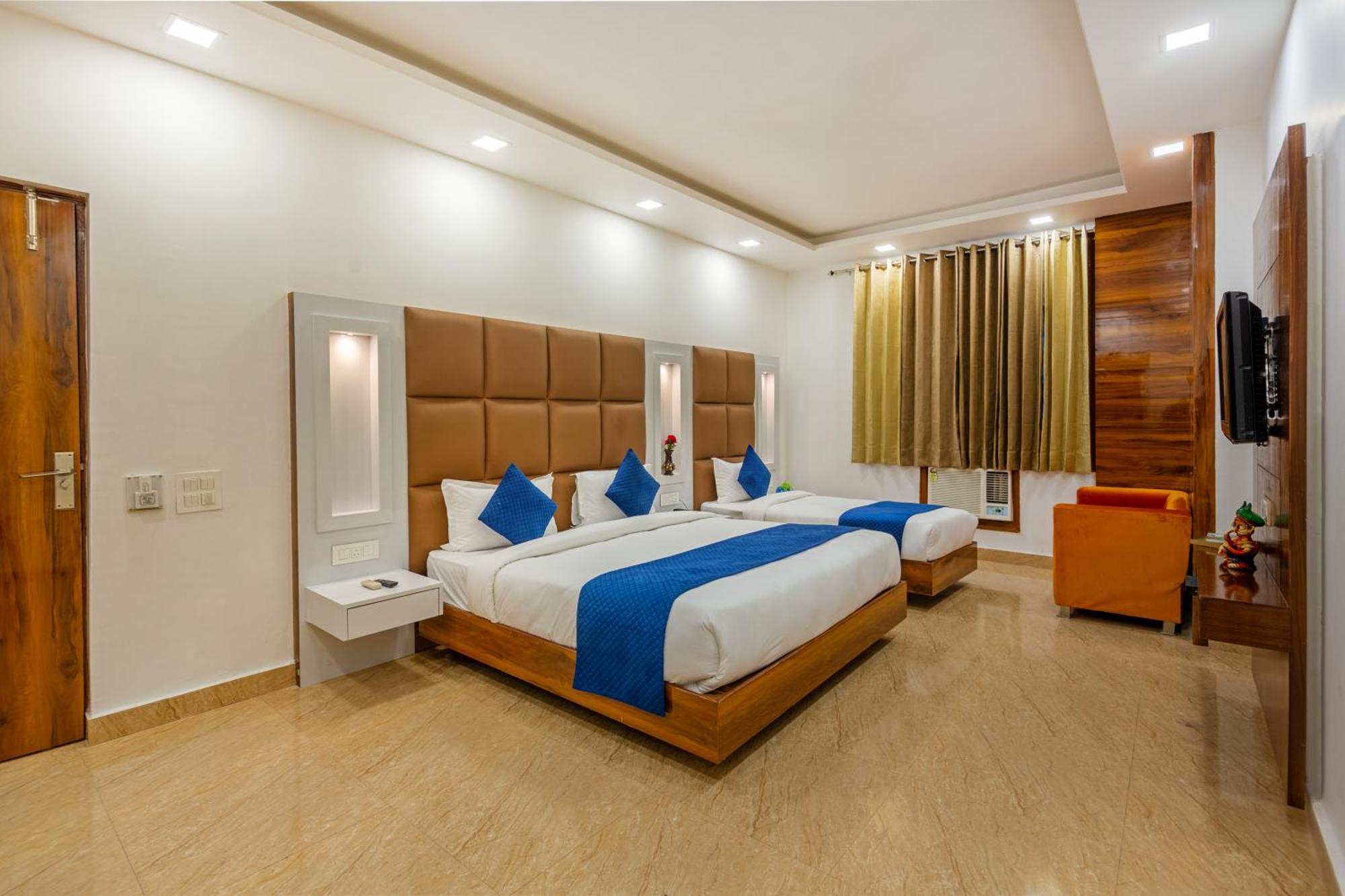 Rahul Palace By Golden Tree Near Metro Station And Ajmal Khan Market Új-Delhi Kültér fotó