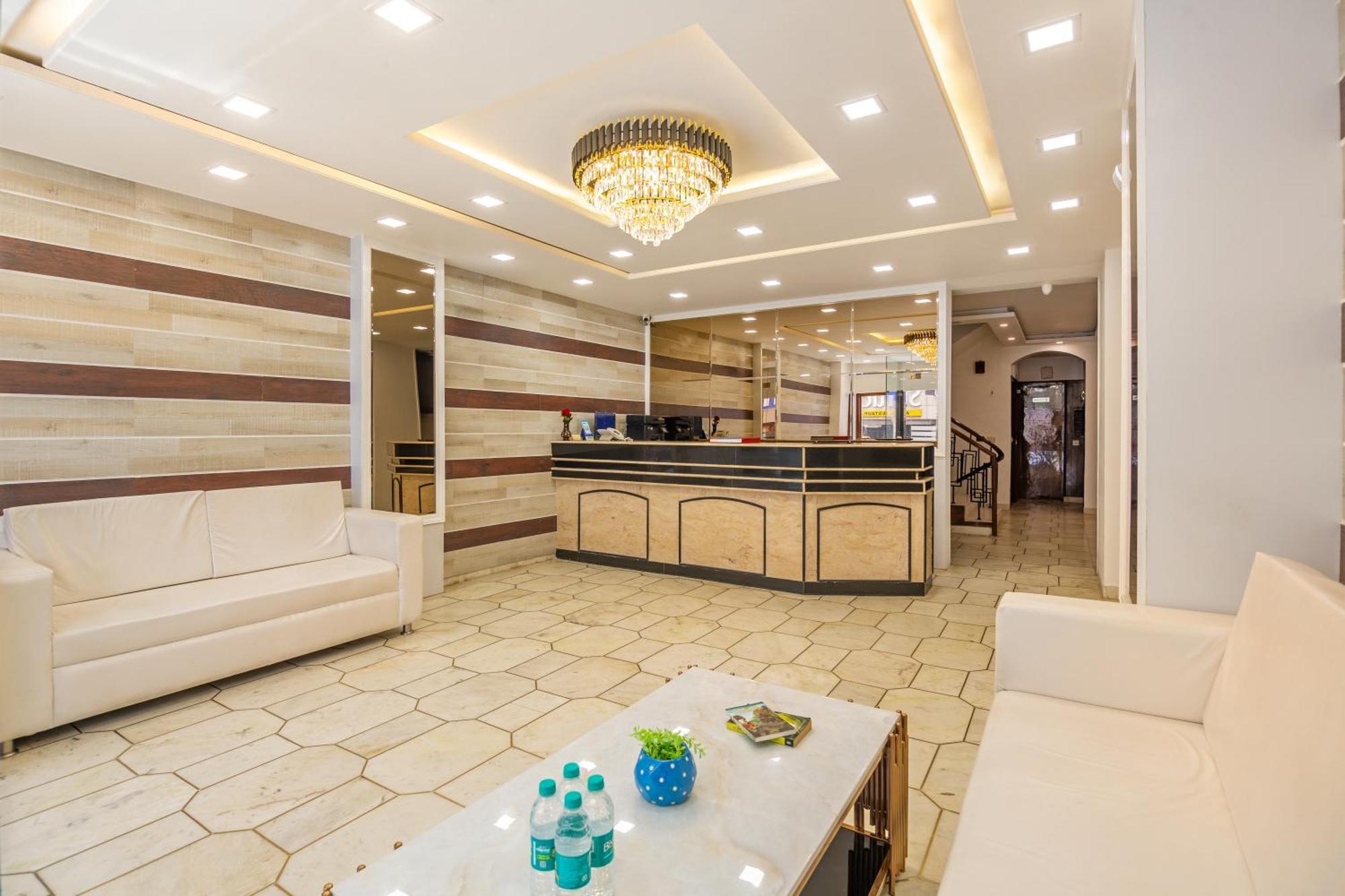 Rahul Palace By Golden Tree Near Metro Station And Ajmal Khan Market Új-Delhi Kültér fotó