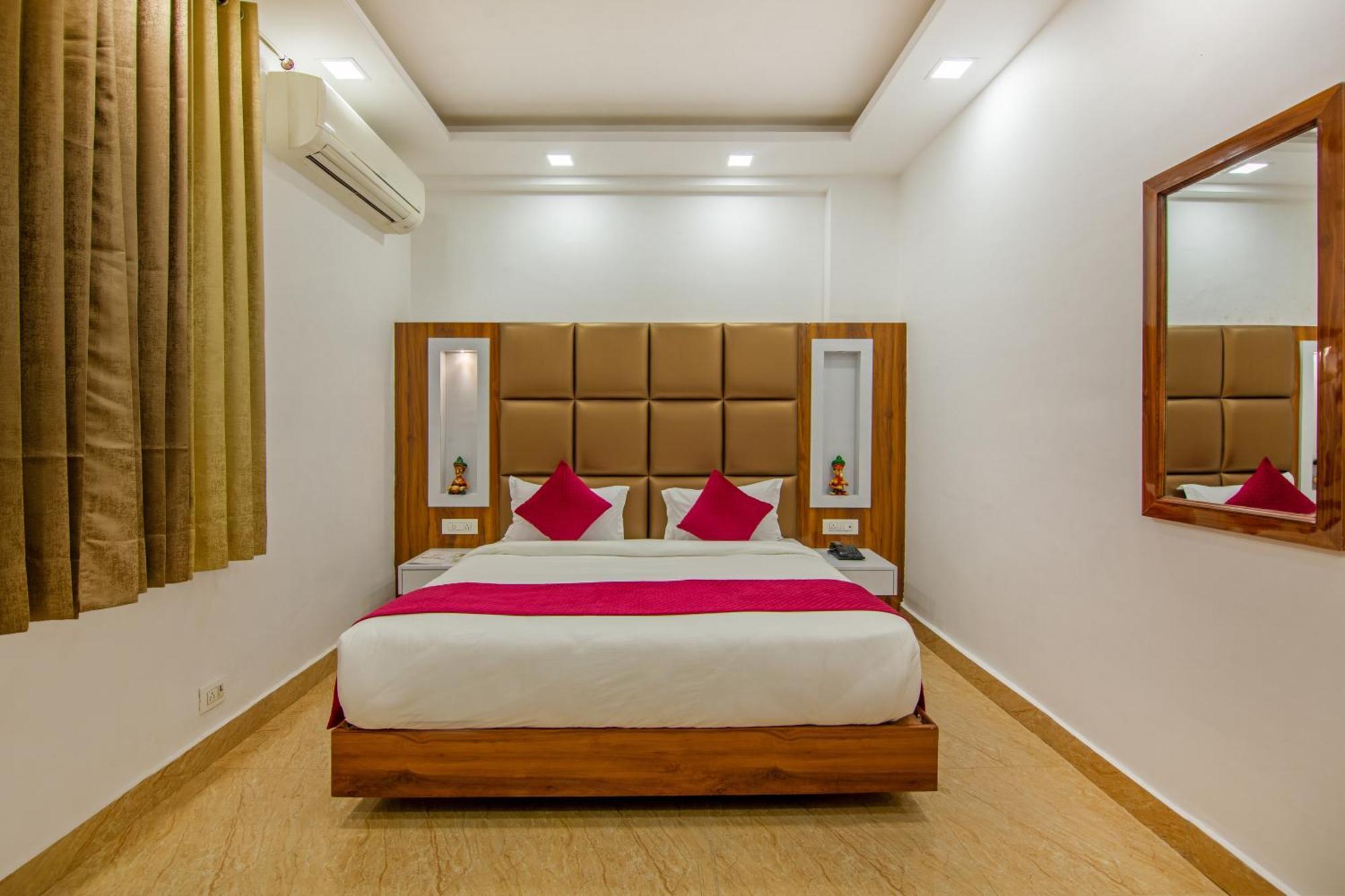Rahul Palace By Golden Tree Near Metro Station And Ajmal Khan Market Új-Delhi Kültér fotó