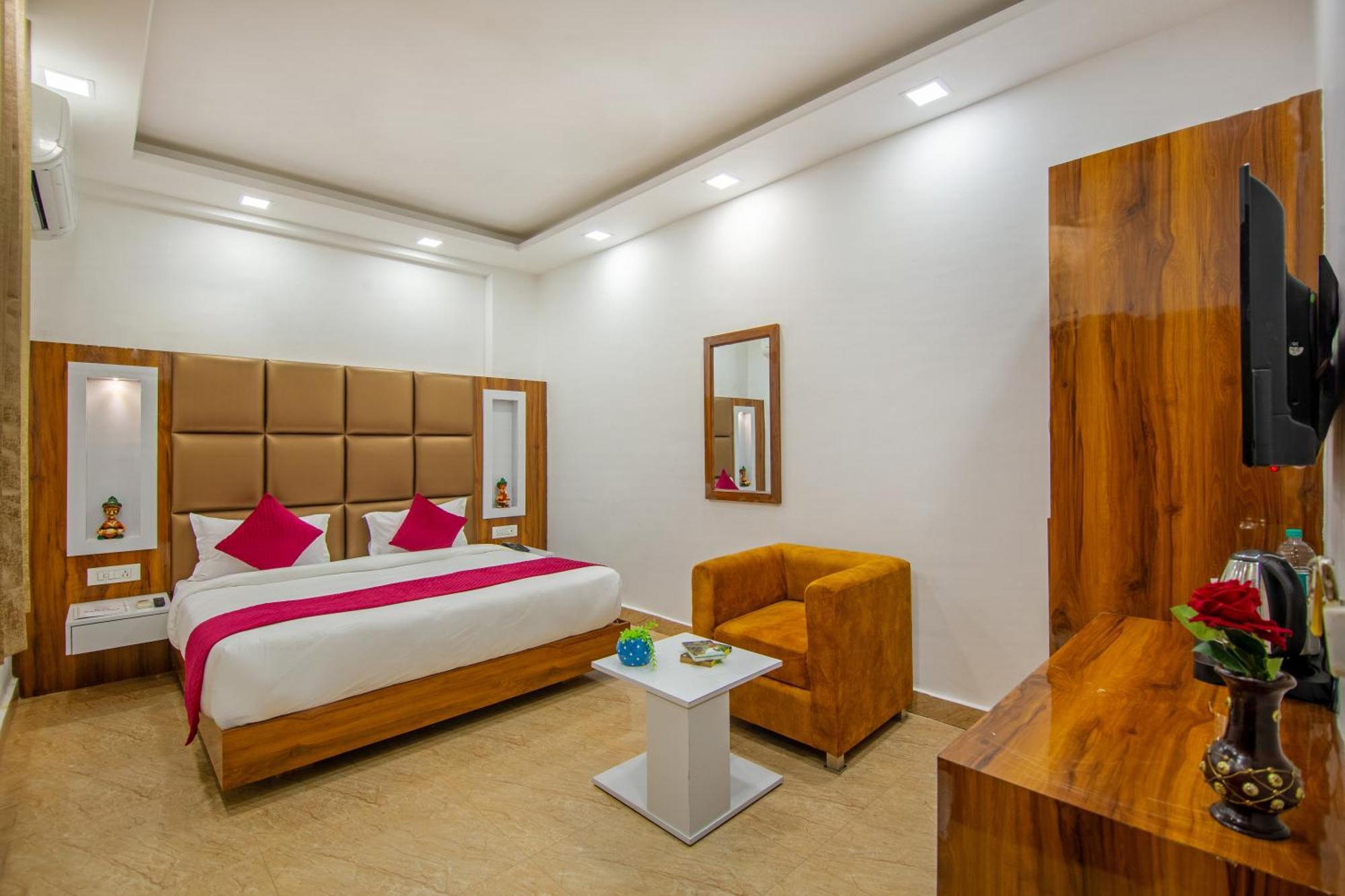 Rahul Palace By Golden Tree Near Metro Station And Ajmal Khan Market Új-Delhi Kültér fotó