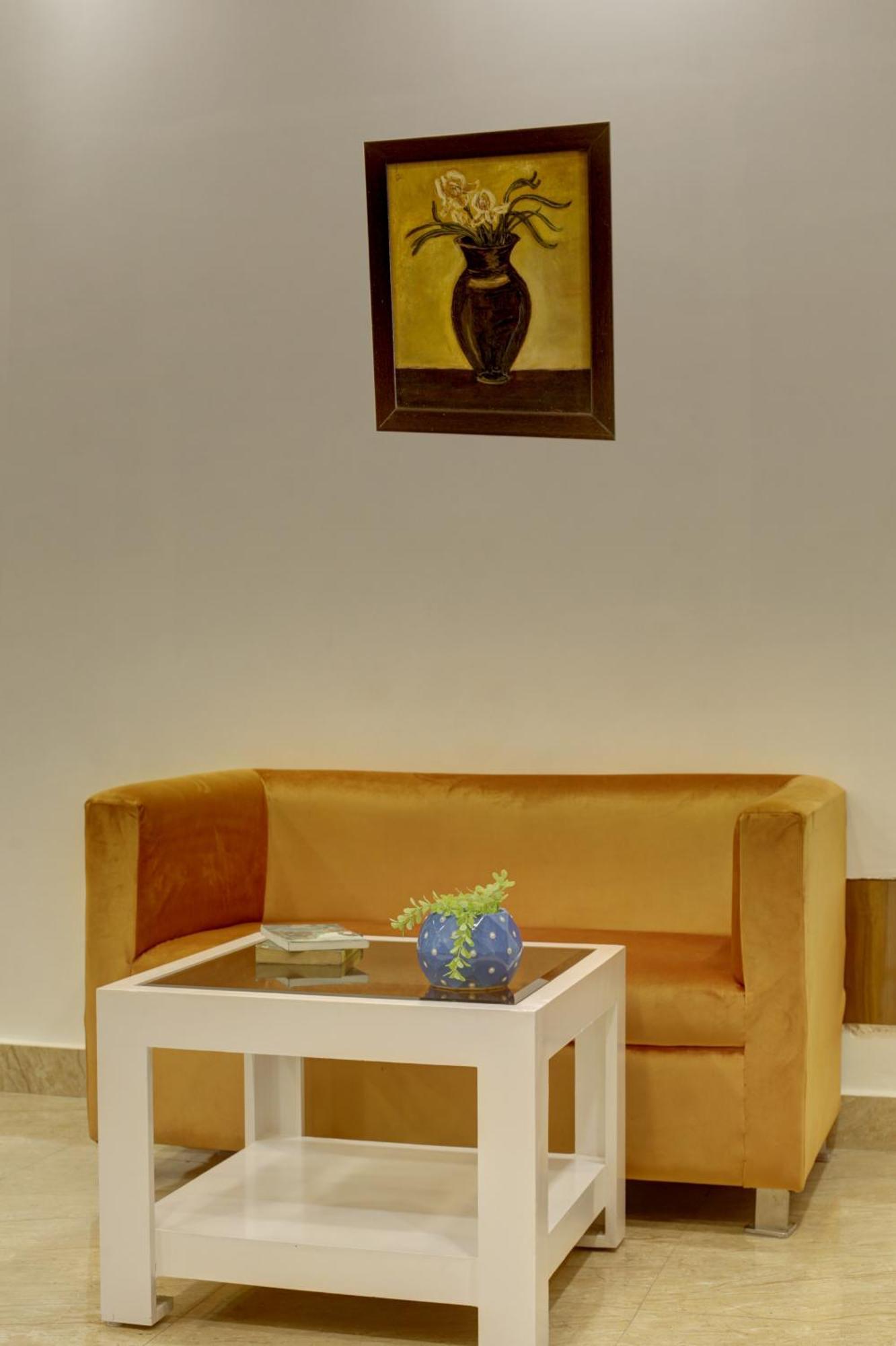 Rahul Palace By Golden Tree Near Metro Station And Ajmal Khan Market Új-Delhi Kültér fotó