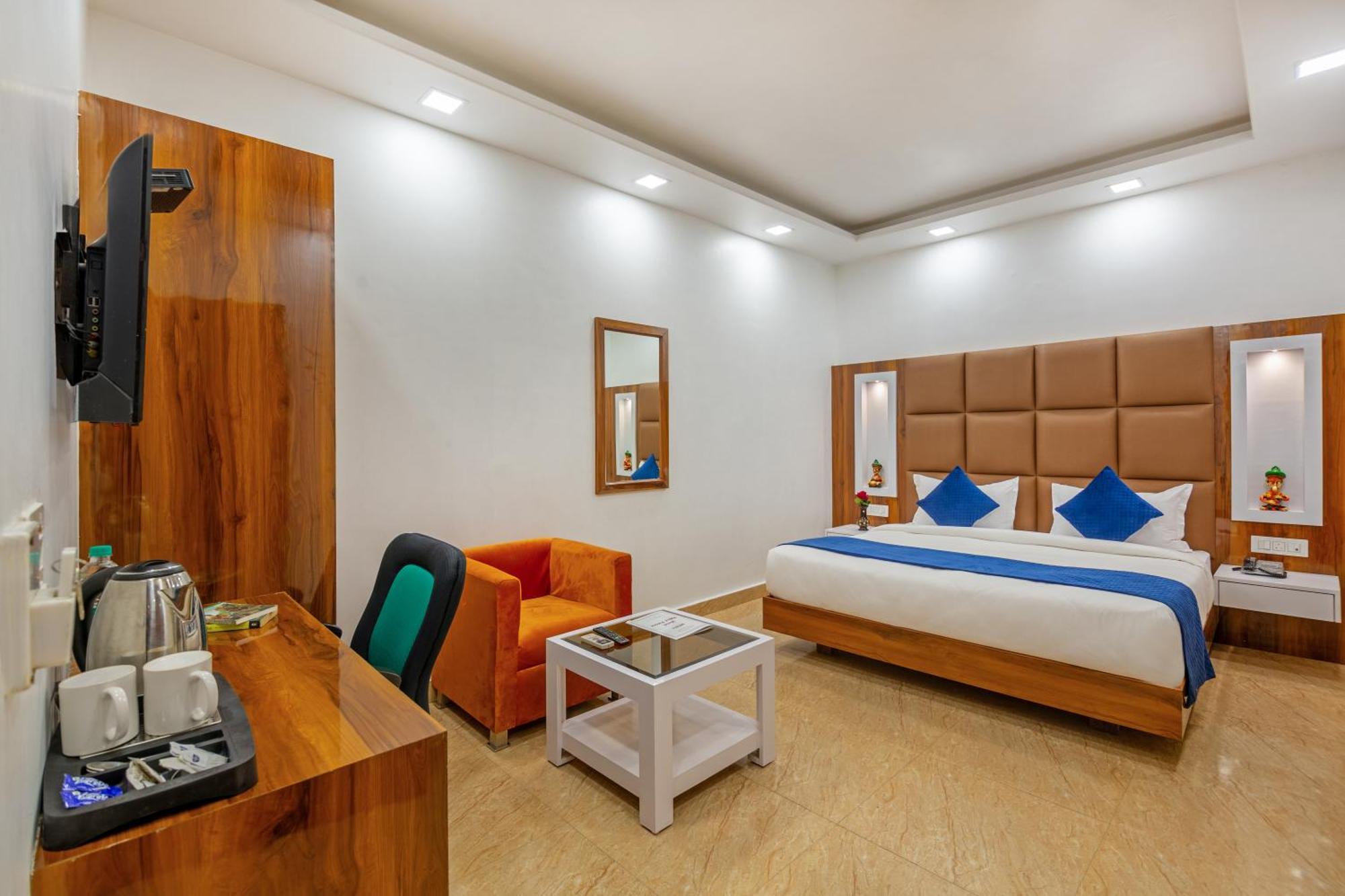 Rahul Palace By Golden Tree Near Metro Station And Ajmal Khan Market Új-Delhi Kültér fotó