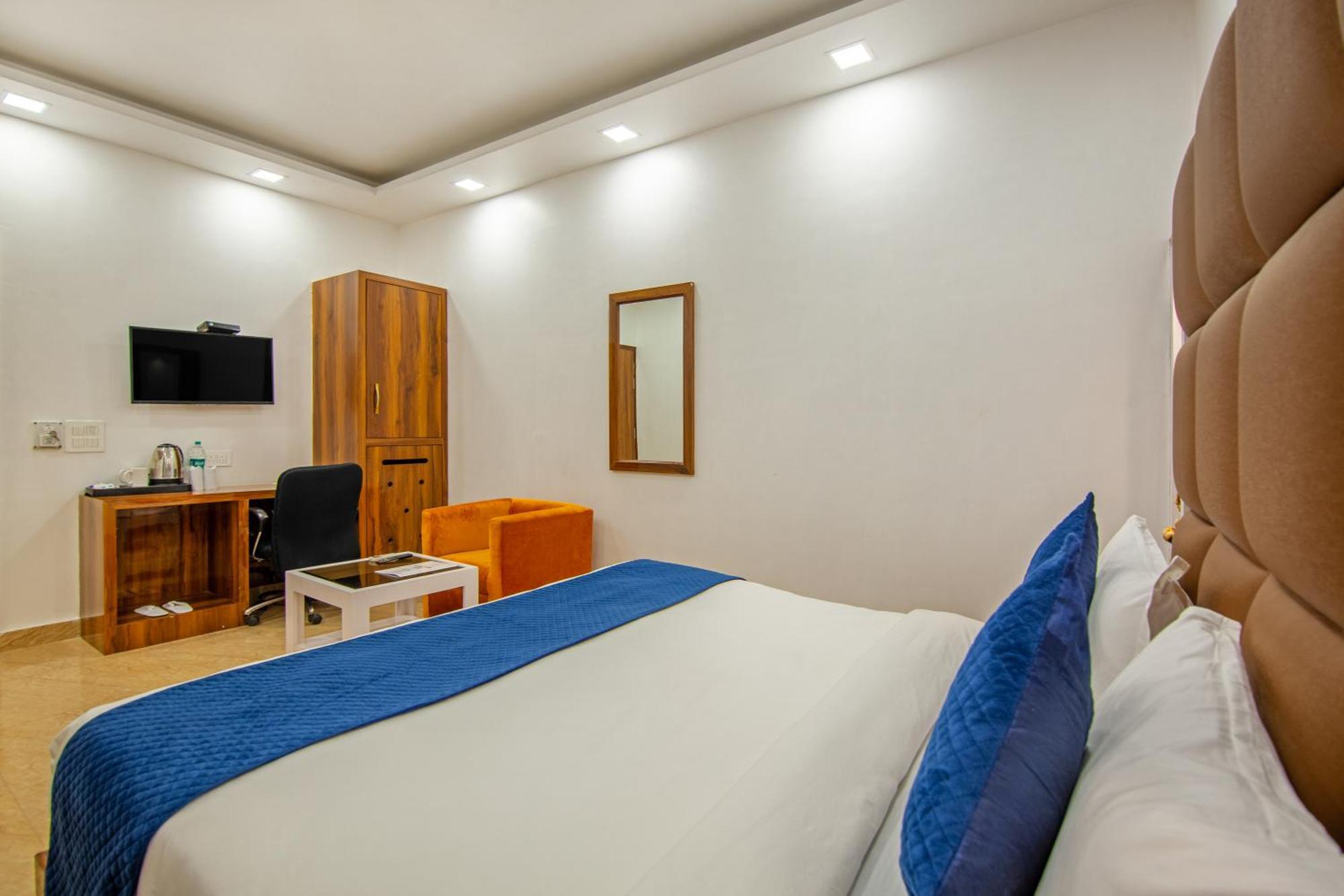 Rahul Palace By Golden Tree Near Metro Station And Ajmal Khan Market Új-Delhi Kültér fotó