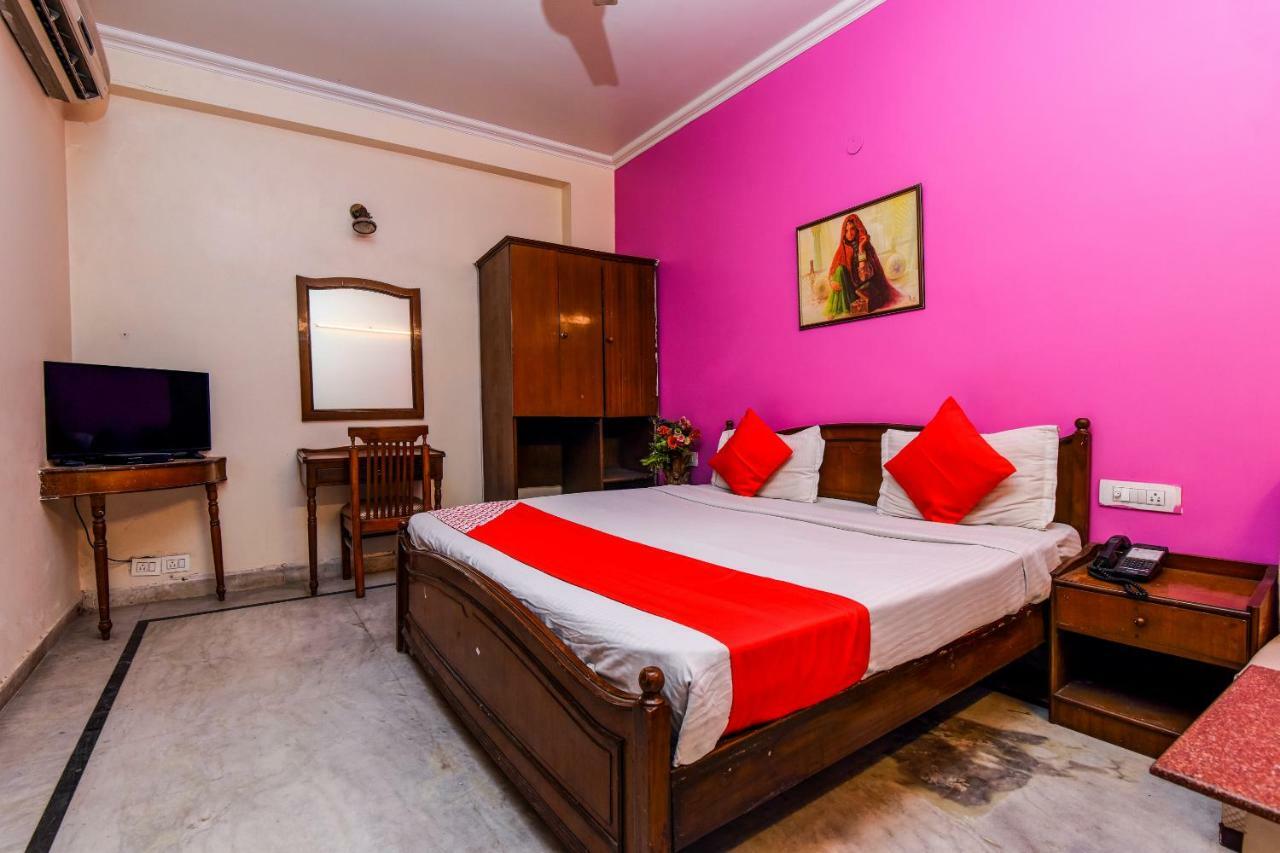 Rahul Palace By Golden Tree Near Metro Station And Ajmal Khan Market Új-Delhi Kültér fotó