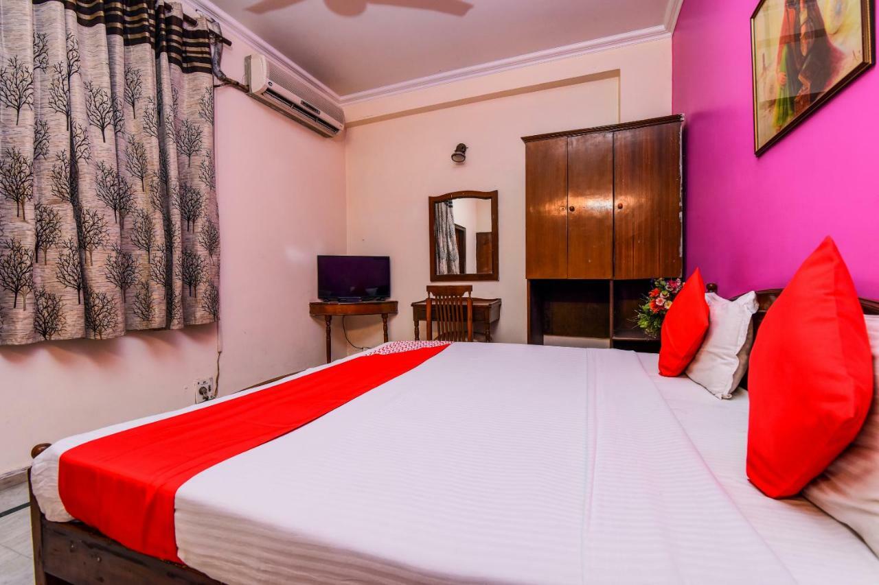 Rahul Palace By Golden Tree Near Metro Station And Ajmal Khan Market Új-Delhi Kültér fotó