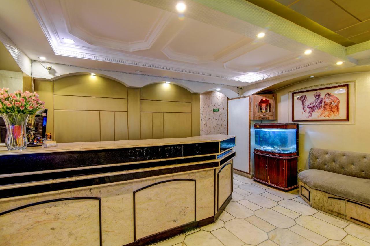 Rahul Palace By Golden Tree Near Metro Station And Ajmal Khan Market Új-Delhi Kültér fotó