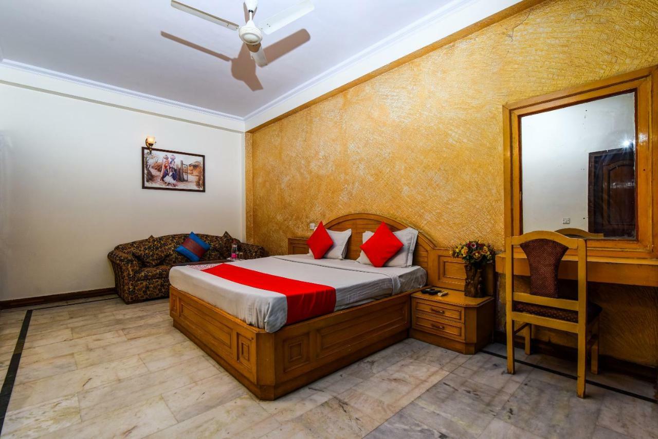 Rahul Palace By Golden Tree Near Metro Station And Ajmal Khan Market Új-Delhi Kültér fotó