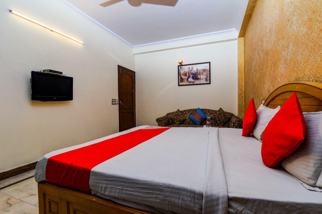 Rahul Palace By Golden Tree Near Metro Station And Ajmal Khan Market Új-Delhi Kültér fotó