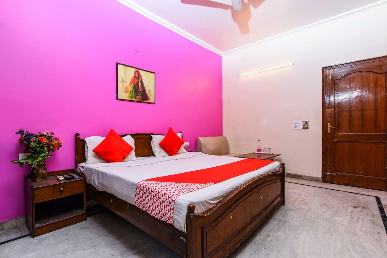 Rahul Palace By Golden Tree Near Metro Station And Ajmal Khan Market Új-Delhi Kültér fotó