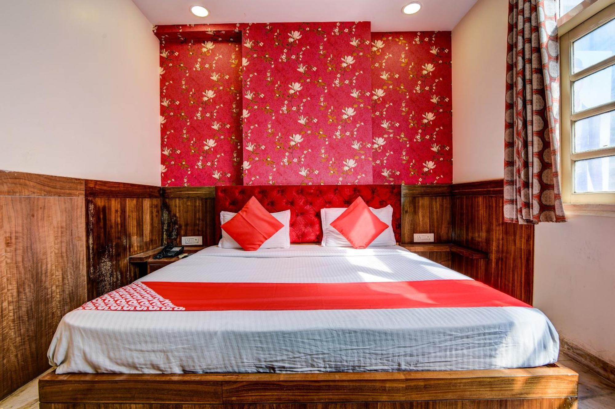 Rahul Palace By Golden Tree Near Metro Station And Ajmal Khan Market Új-Delhi Kültér fotó
