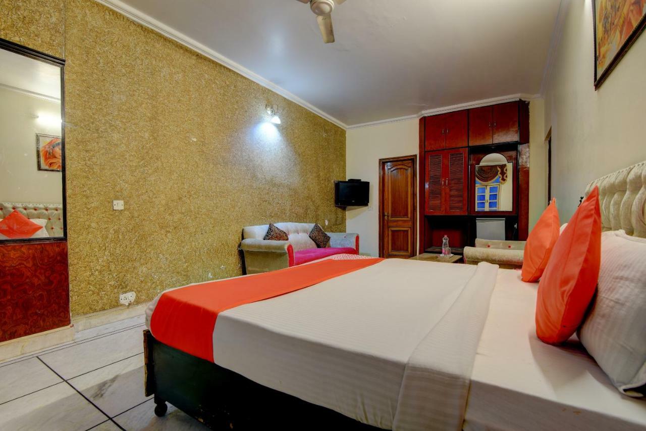 Rahul Palace By Golden Tree Near Metro Station And Ajmal Khan Market Új-Delhi Kültér fotó