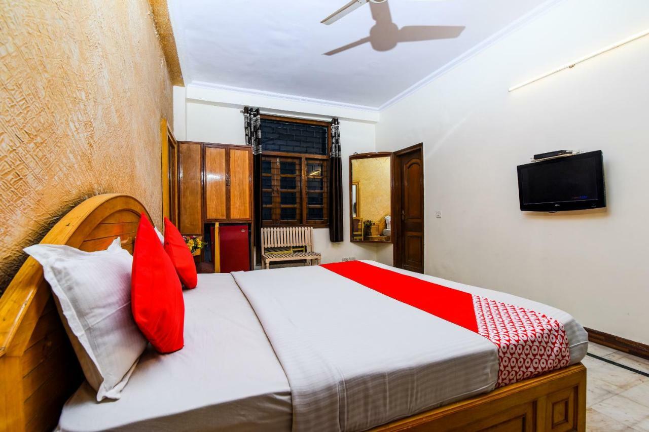 Rahul Palace By Golden Tree Near Metro Station And Ajmal Khan Market Új-Delhi Kültér fotó