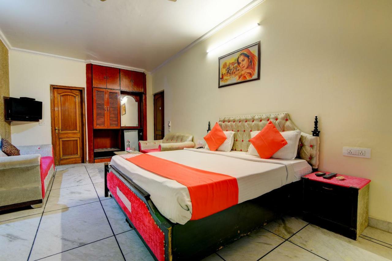 Rahul Palace By Golden Tree Near Metro Station And Ajmal Khan Market Új-Delhi Kültér fotó